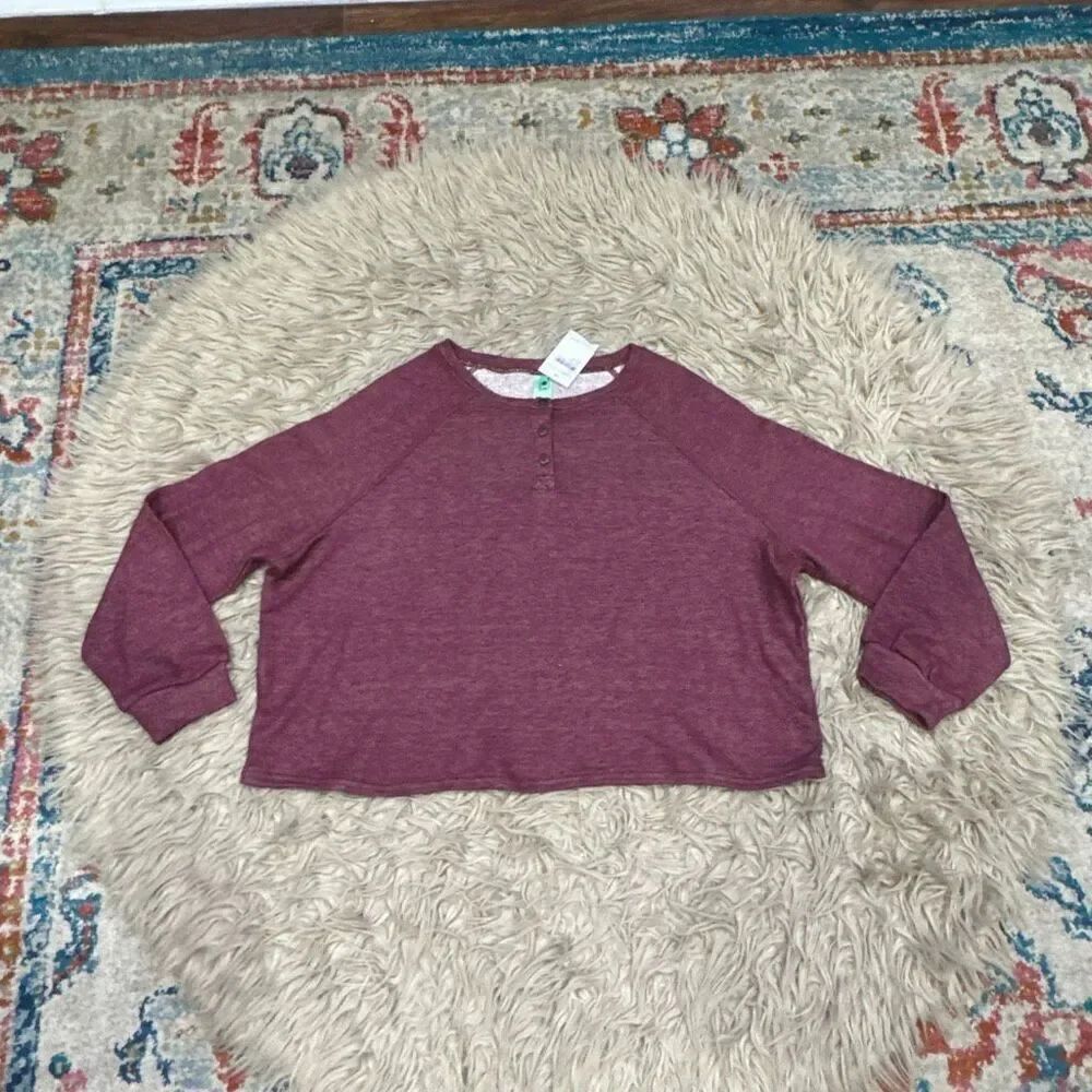 Honeydew NWT heathered maroon Henley sweatshirt size small